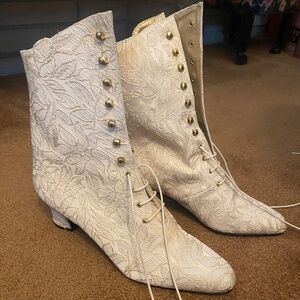 Nina Vintage Victorian Cream Lace up Ankle boots New in Box size 8.5
